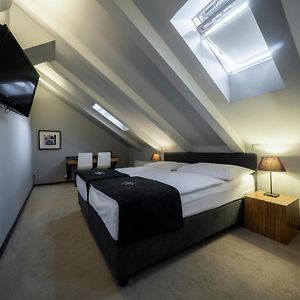 Standard Zimmer mit Kingsize-Bett
